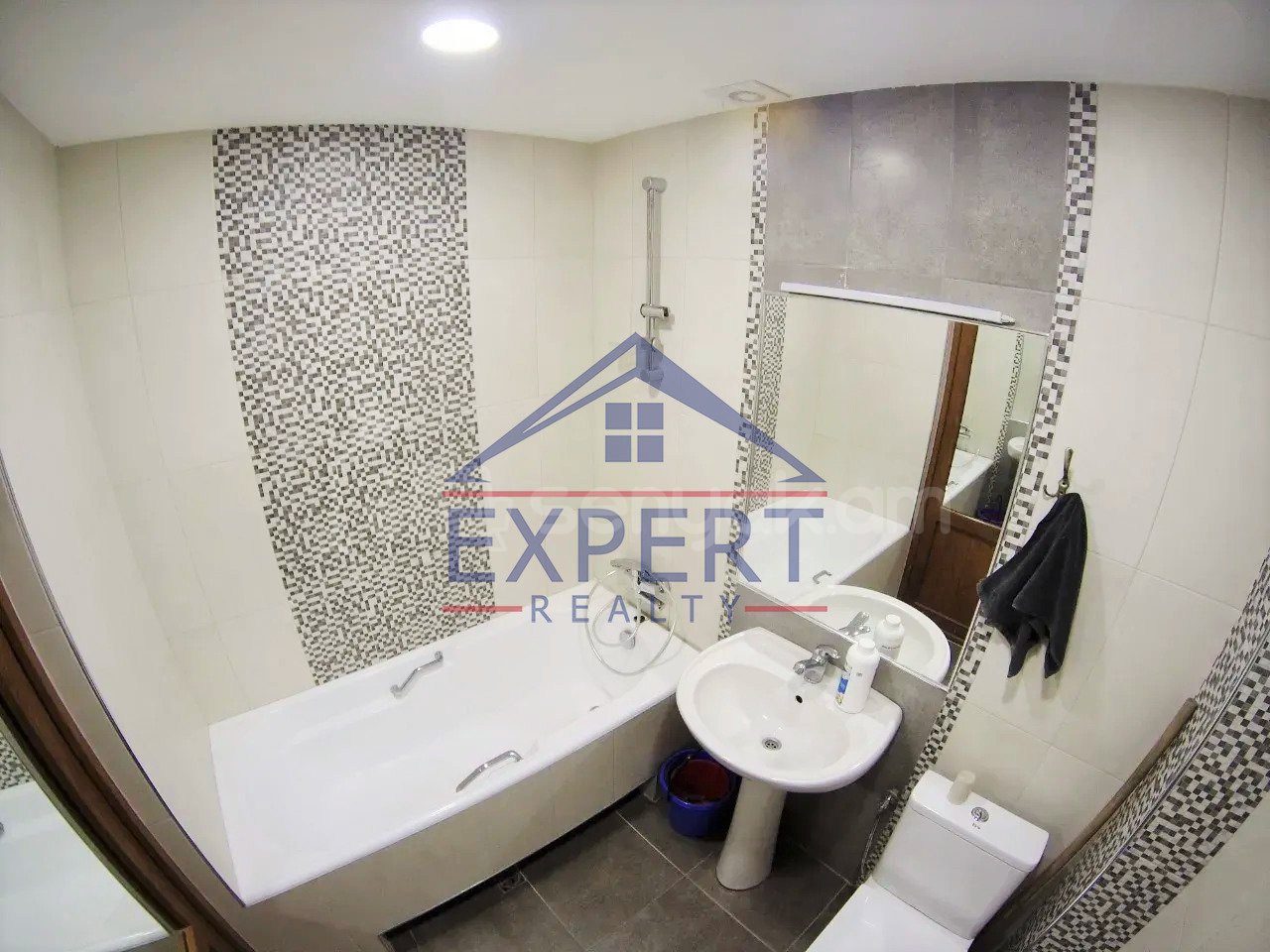 3 Սենյականոց Բնակարան Քարե Շենքում, 82քմ, 2/5 հարկ, Նորմալ Վիճակում, Կահավորված