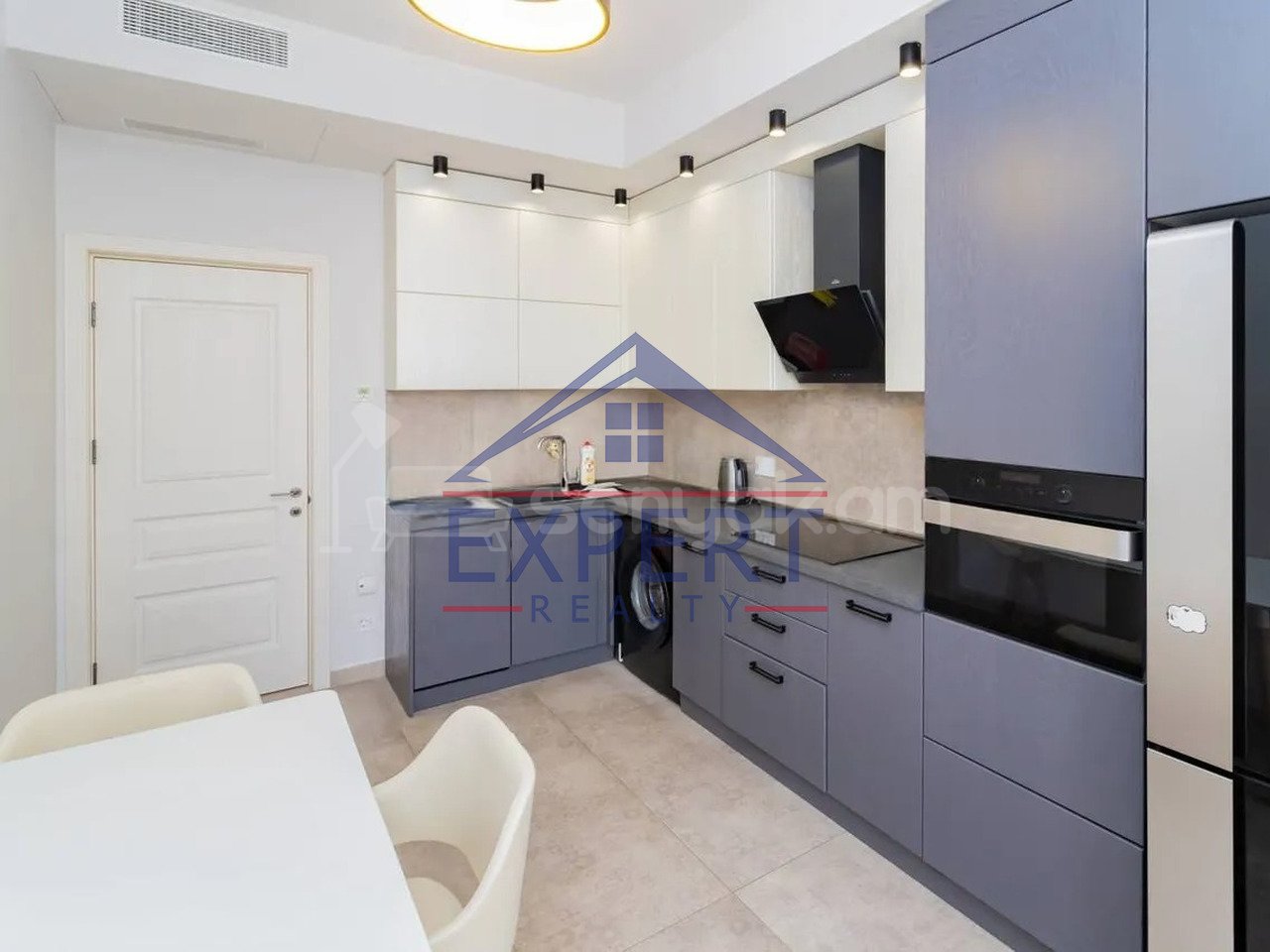 3 Սենյականոց Բնակարան Նորակառույցում, 92քմ, 13/18 հարկ, Դիզայներական Վերանորոգված