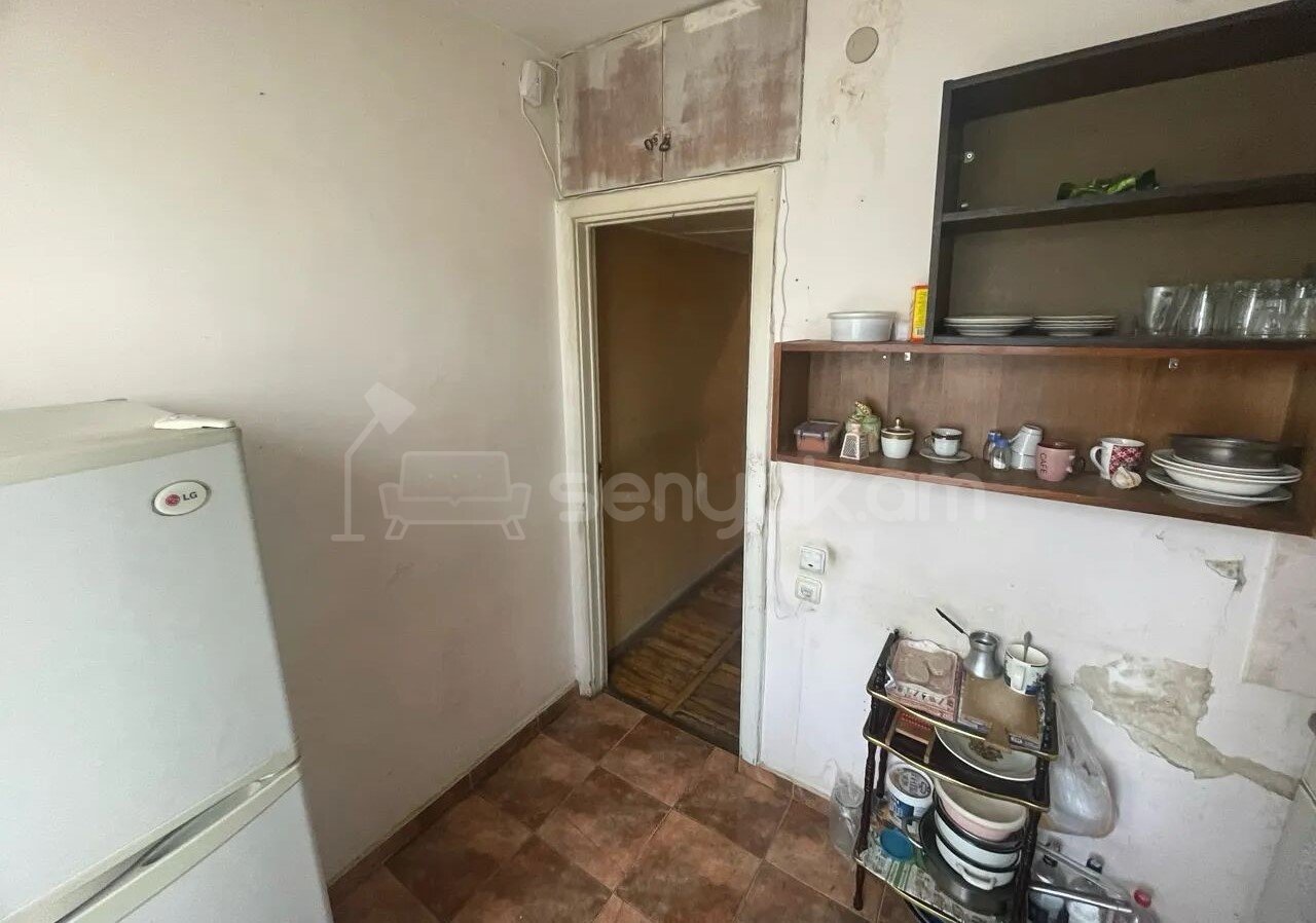 2 Սենյականոց Բնակարան Քարե Շենքում, 48քմ, 4/5 հարկ, Պետական Վիճակում