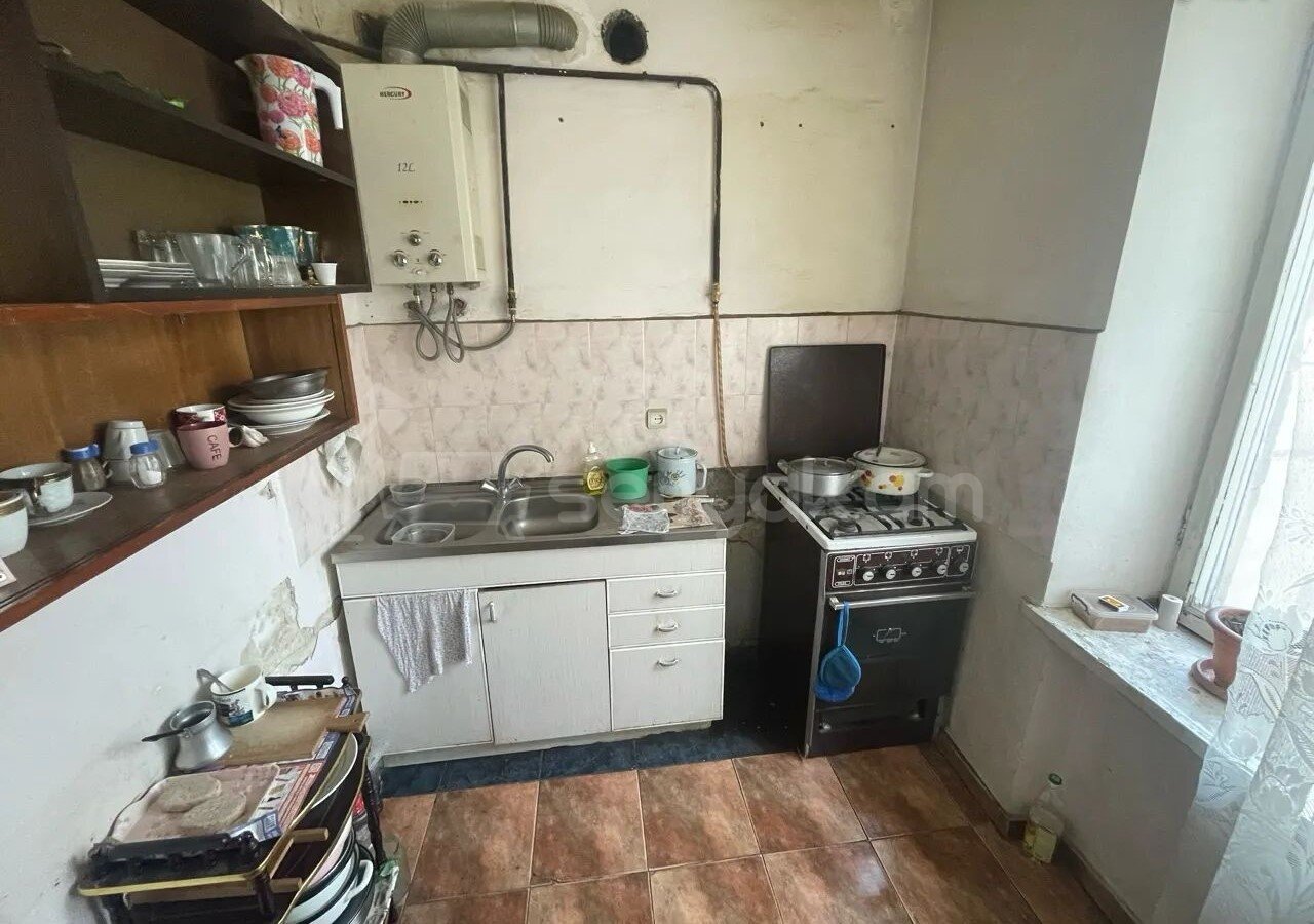 2 Սենյականոց Բնակարան Քարե Շենքում, 48քմ, 4/5 հարկ, Պետական Վիճակում