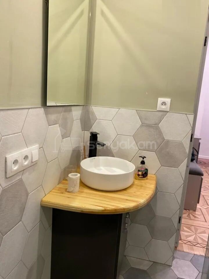 2 Սենյականոց Բնակարան Քարե Շենքում, 54քմ, 4/7 հարկ, Կապիտալ Վերանորոգված