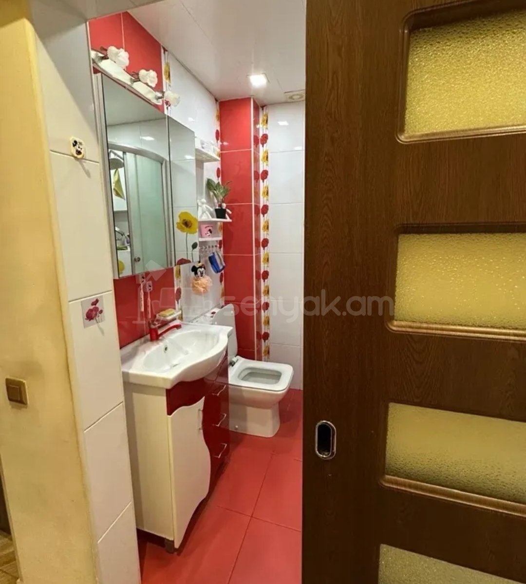 1 Սենյականոց Բնակարան Քարե Շենքում, 45քմ, 3/4 հարկ, Կապիտալ Վերանորոգված