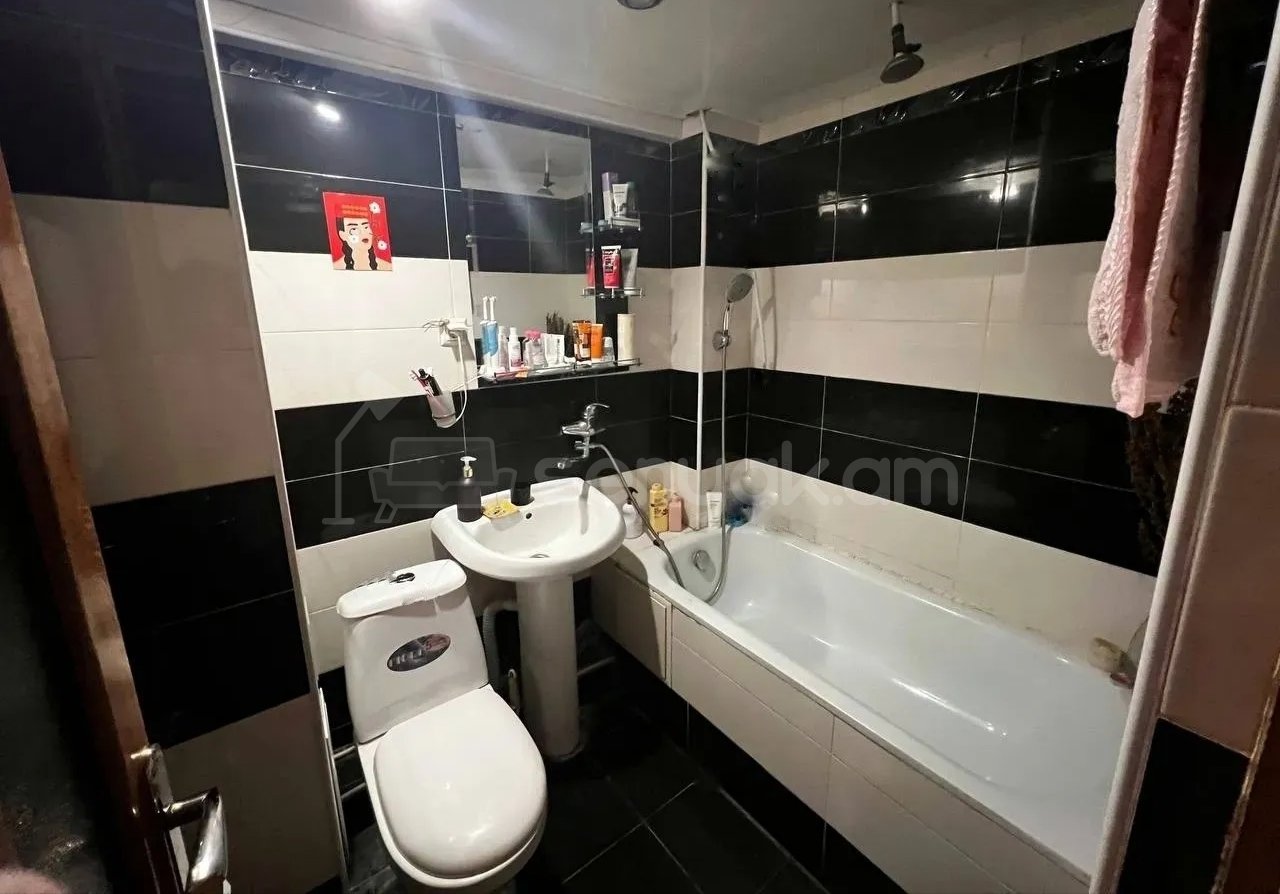 2 Սենյականոց Բնակարան Քարե Շենքում, 42քմ, 11/11 հարկ, Կապիտալ Վերանորոգված, Կահավորված