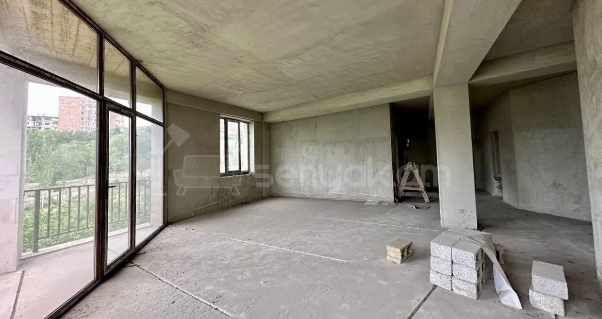 5 Սենյականոց Բնակարան, 160քմ, 4/4 հարկ, Զրոյական Վիճակում