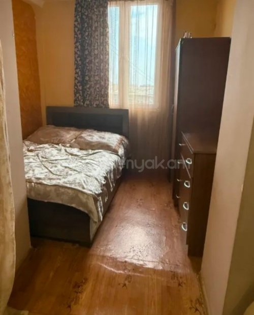 1 Սենյականոց Բնակարան Քարե Շենքում, 42քմ, 4/4 հարկ, Կոսմետիկ Վերանորոգված