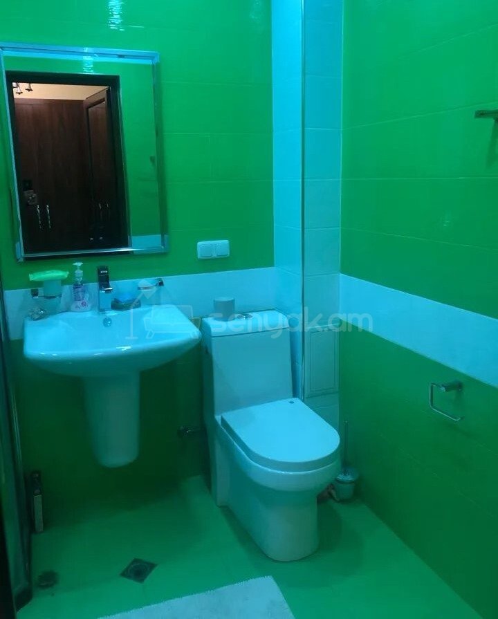 1 Սենյականոց Բնակարան Քարե Շենքում, 50քմ, 5/5 հարկ, Դիզայներական Վերանորոգված, Կահավորված