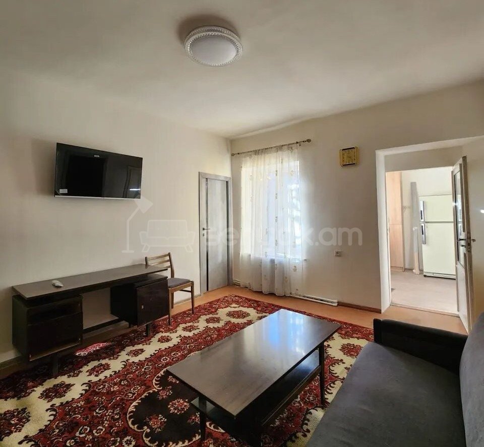 3 Սենյականոց Բնակարան Քարե Շենքում, 70քմ, 1/3 հարկ, Կապիտալ Վերանորոգված, Կահավորված