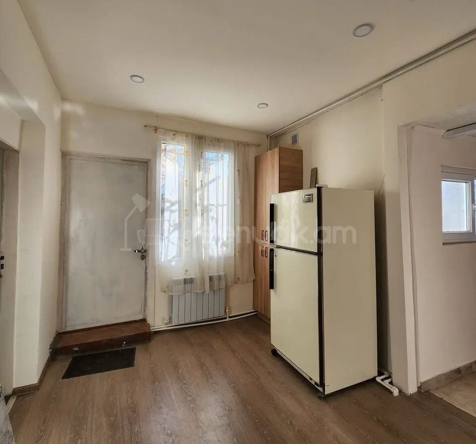 3 Սենյականոց Բնակարան Քարե Շենքում, 70քմ, 1/3 հարկ, Կապիտալ Վերանորոգված, Կահավորված