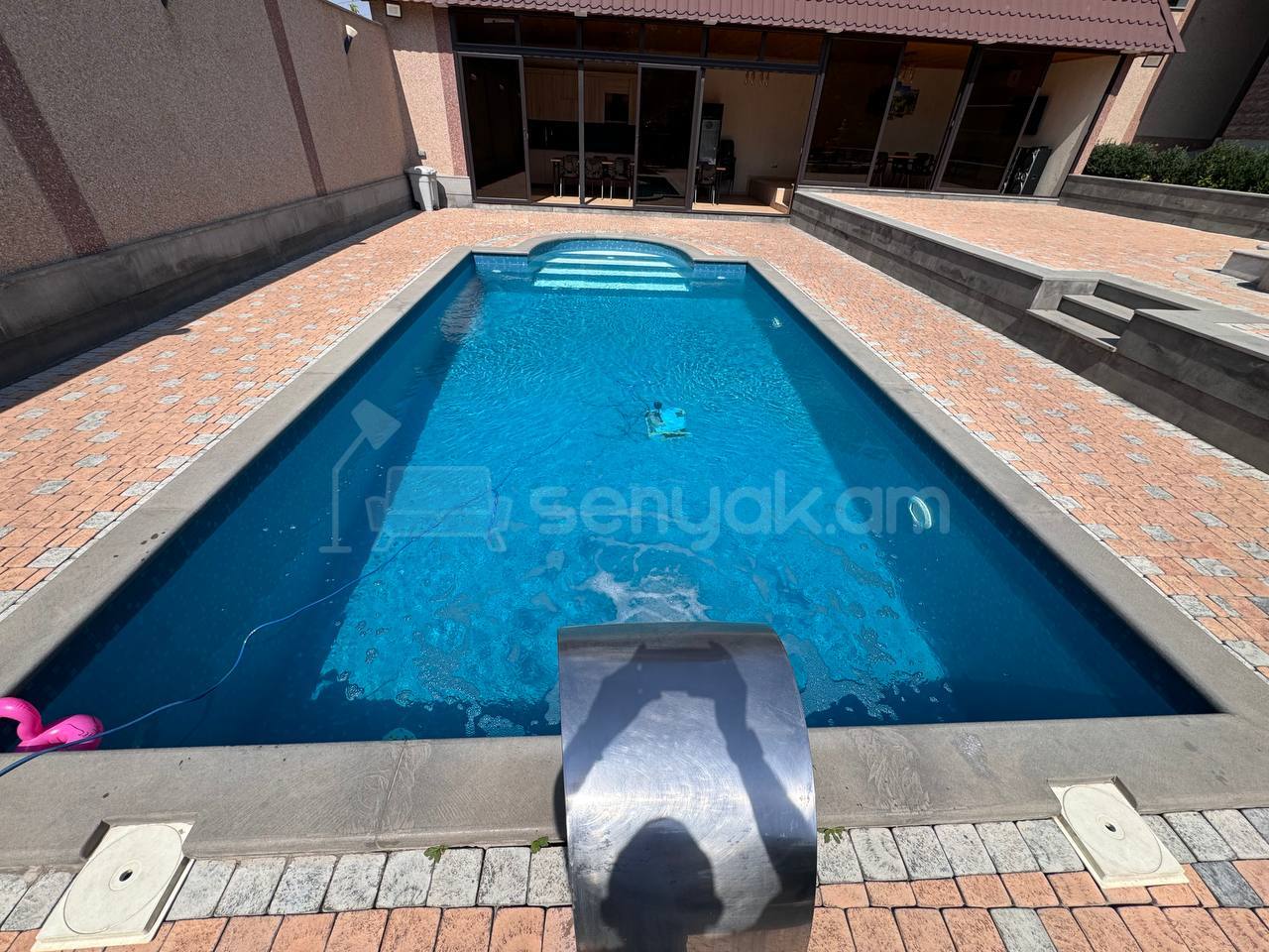 1 Սենյականոց Ամառանոց, 150քմ, Լողավազանով