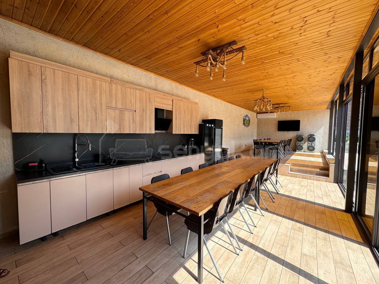 1 Սենյականոց Ամառանոց, 150քմ, Լողավազանով