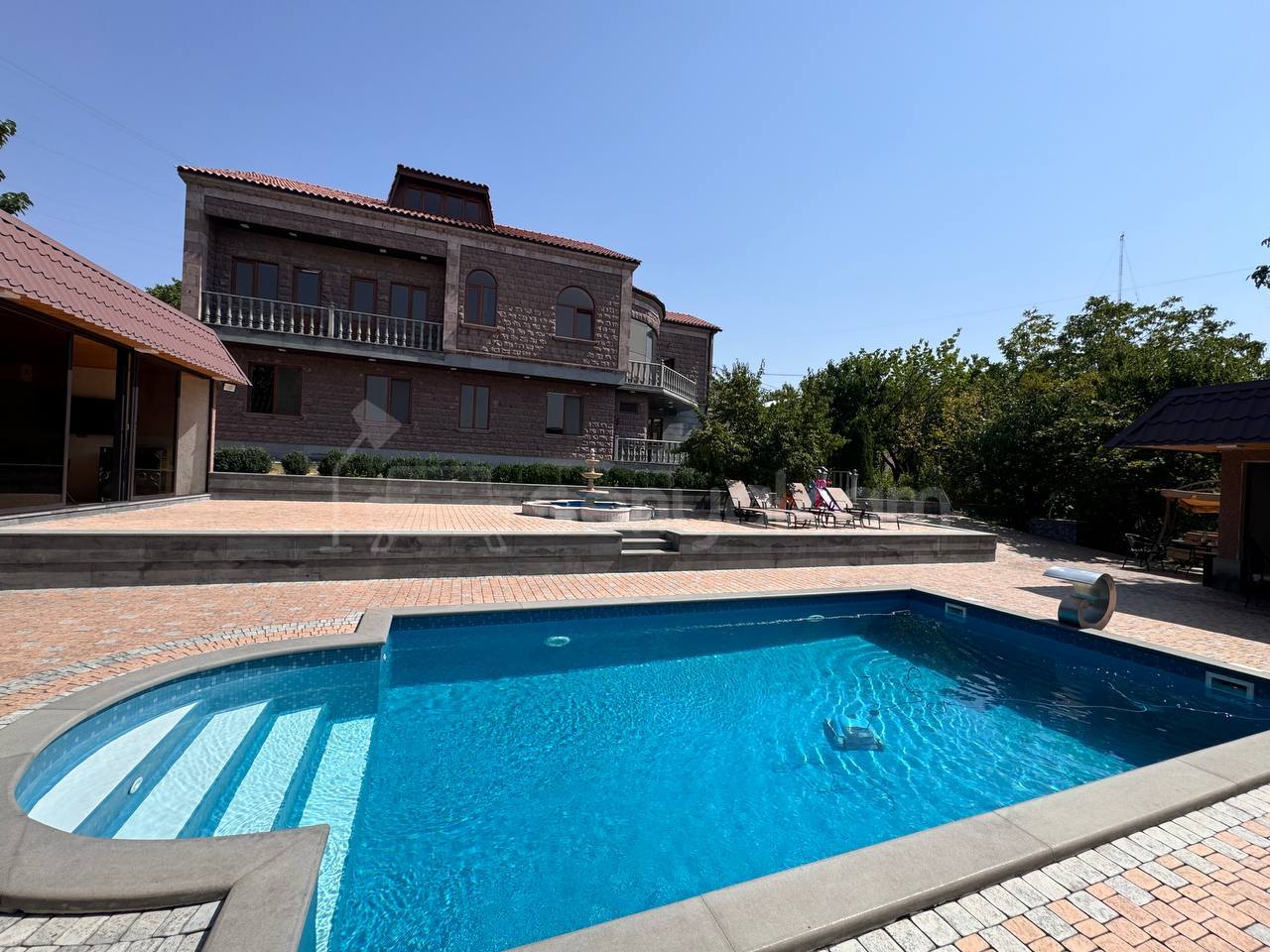 1 Սենյականոց Ամառանոց, 150քմ, Լողավազանով