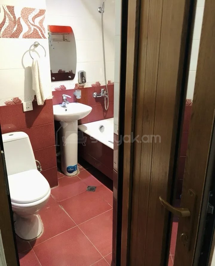 2 Սենյականոց Բնակարան Քարե Շենքում, 56քմ, 3/5 հարկ, Նորմալ Վիճակում, Կահավորված, Արևկող