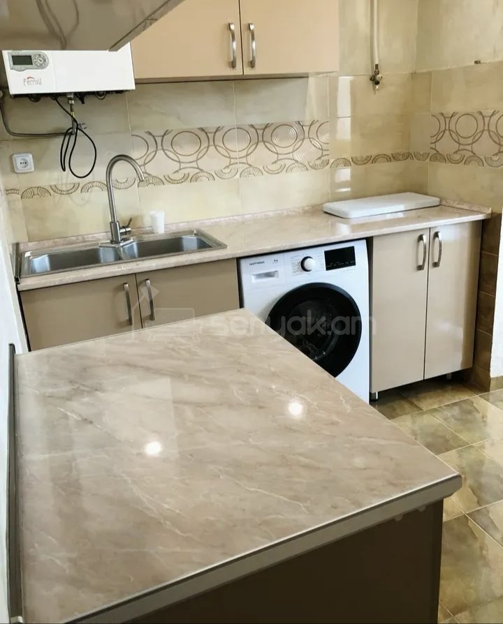 2 Սենյականոց Բնակարան Քարե Շենքում, 56քմ, 3/5 հարկ, Նորմալ Վիճակում, Կահավորված, Արևկող