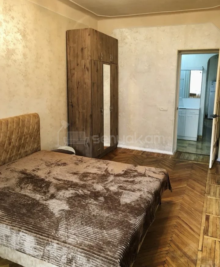 2 Սենյականոց Բնակարան Քարե Շենքում, 56քմ, 3/5 հարկ, Նորմալ Վիճակում, Կահավորված, Արևկող