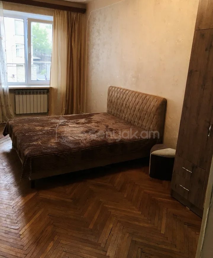 2 Սենյականոց Բնակարան Քարե Շենքում, 56քմ, 3/5 հարկ, Նորմալ Վիճակում, Կահավորված, Արևկող