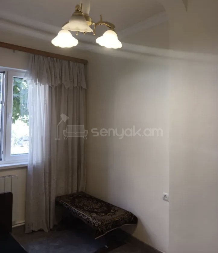 3 Սենյականոց Բնակարան Քարե Շենքում, 58քմ, 1/1 հարկ, Նորմալ Վիճակում, Կահավորված