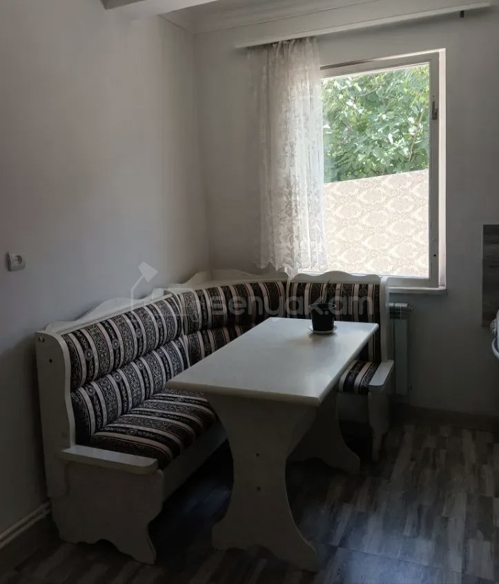 3 Սենյականոց Բնակարան Քարե Շենքում, 58քմ, 1/1 հարկ, Նորմալ Վիճակում, Կահավորված