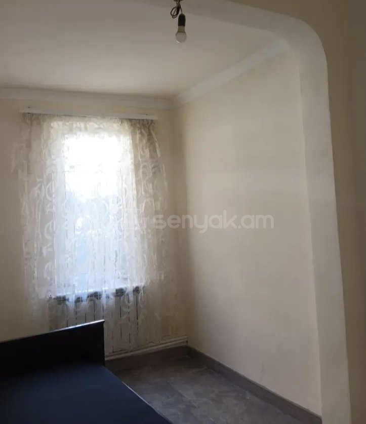 3 Սենյականոց Բնակարան Քարե Շենքում, 58քմ, 1/1 հարկ, Նորմալ Վիճակում, Կահավորված