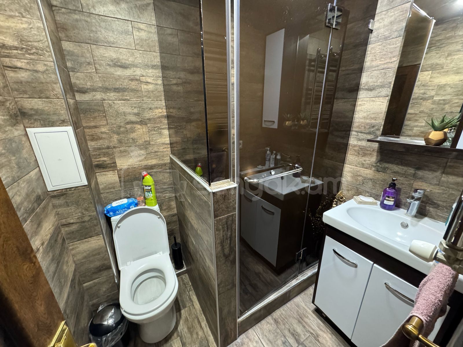 3 Սենյականոց Բնակարան Քարե Շենքում, 74քմ, 4/5 հարկ, Կապիտալ Վերանորոգված