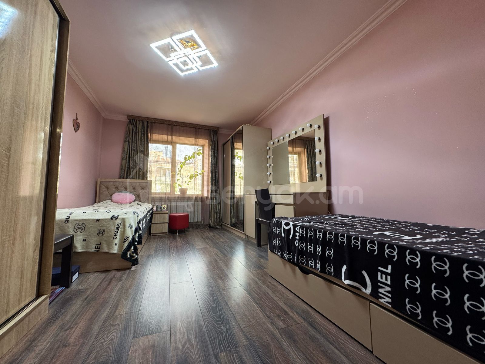 3 Սենյականոց Բնակարան Քարե Շենքում, 74քմ, 4/5 հարկ, Կապիտալ Վերանորոգված