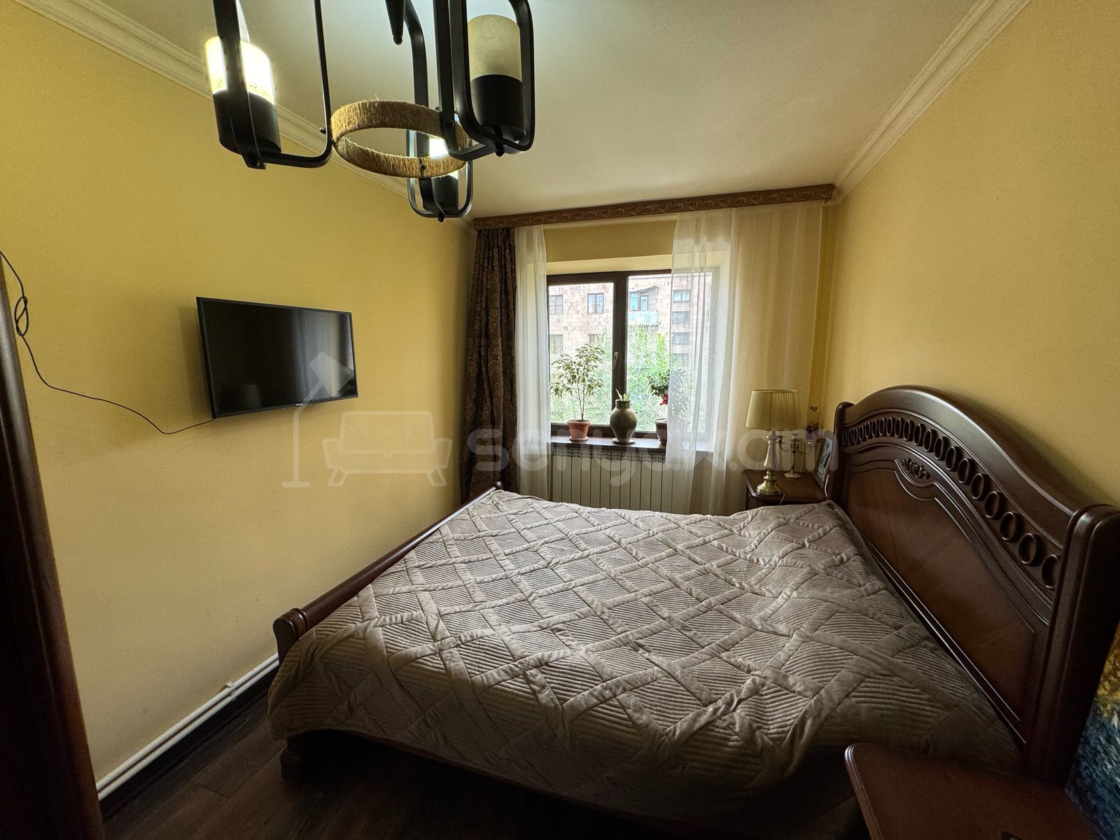 3 Սենյականոց Բնակարան Քարե Շենքում, 74քմ, 4/5 հարկ, Կապիտալ Վերանորոգված