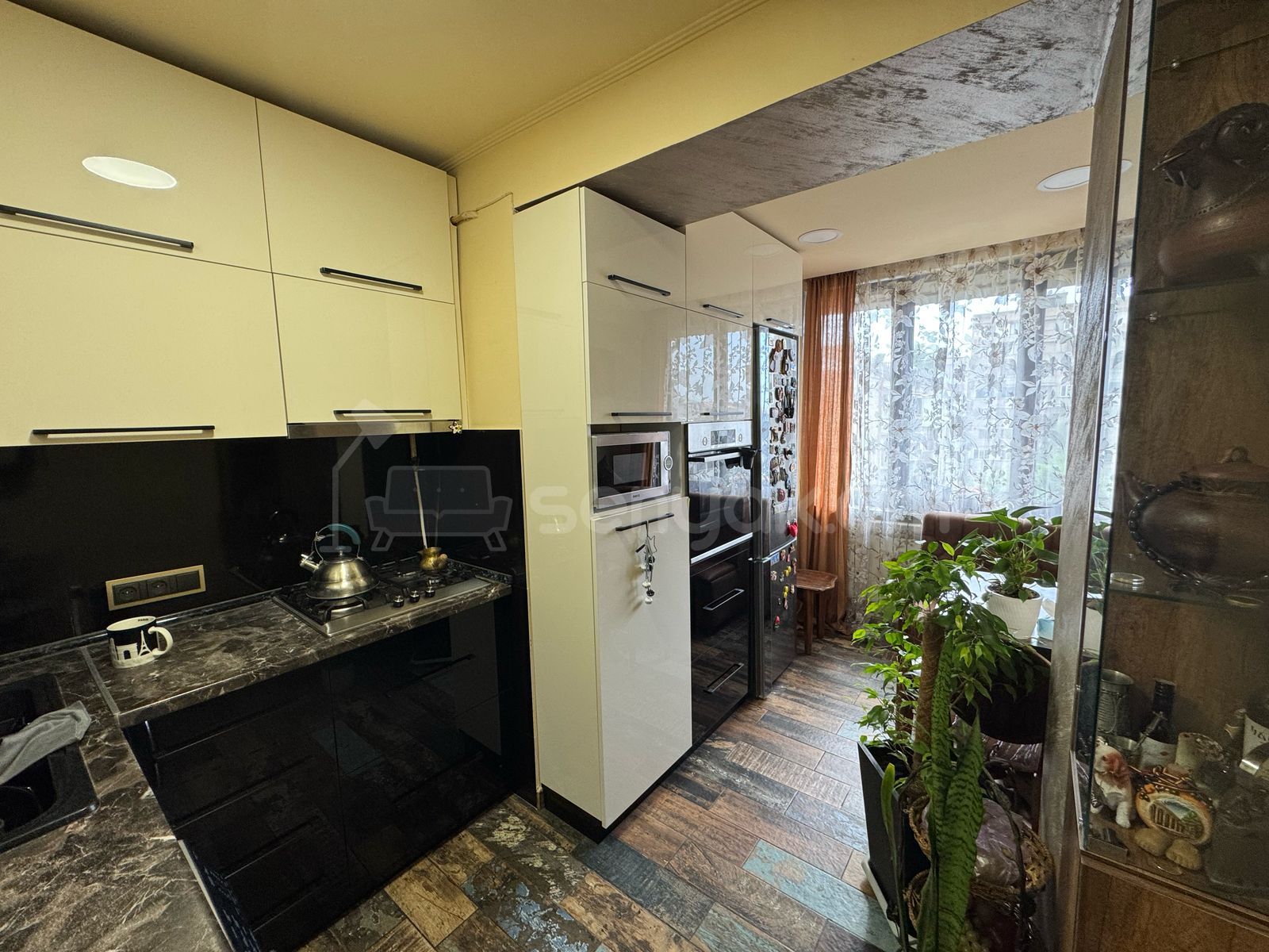 3 Սենյականոց Բնակարան Քարե Շենքում, 74քմ, 4/5 հարկ, Կապիտալ Վերանորոգված