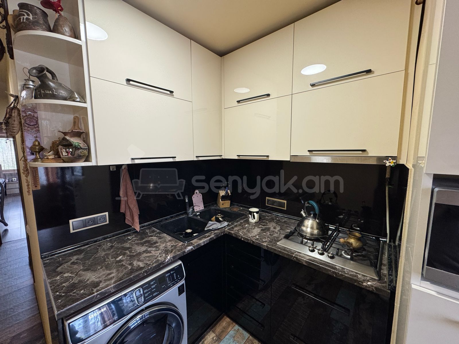 3 Սենյականոց Բնակարան Քարե Շենքում, 74քմ, 4/5 հարկ, Կապիտալ Վերանորոգված