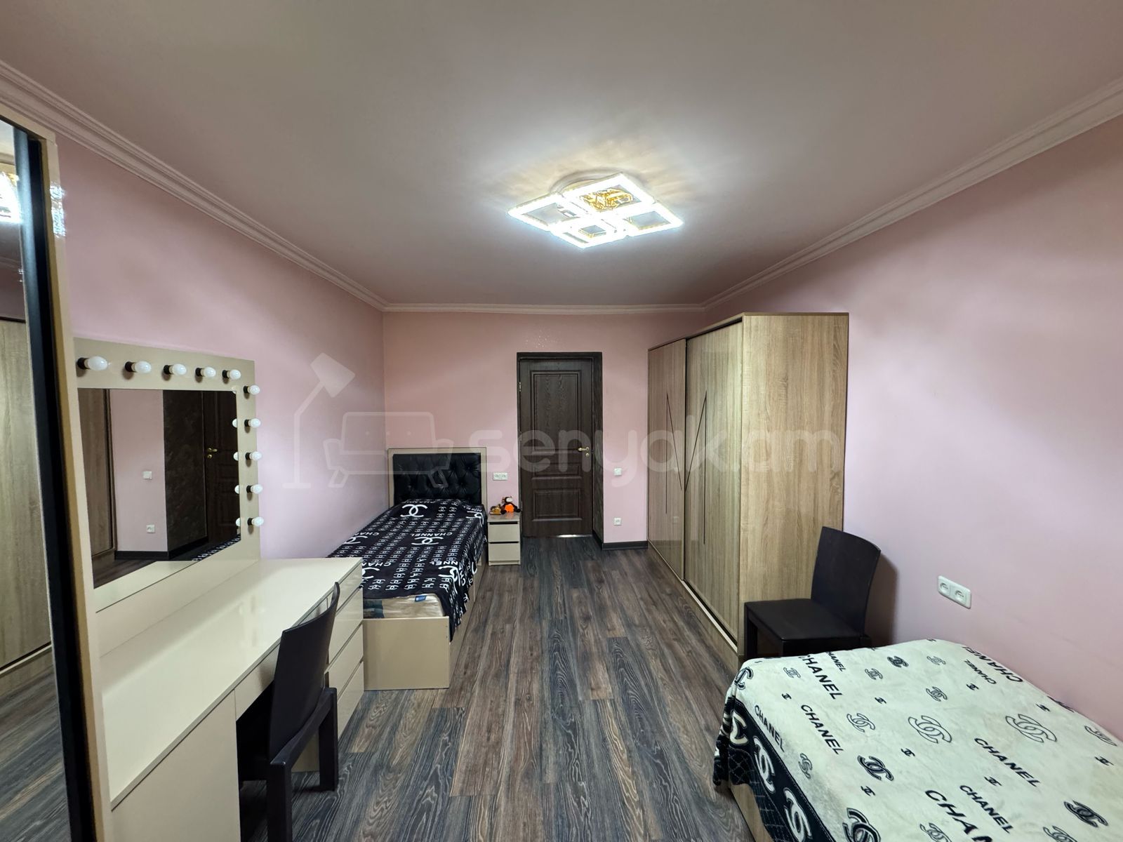 3 Սենյականոց Բնակարան Քարե Շենքում, 74քմ, 4/5 հարկ, Կապիտալ Վերանորոգված