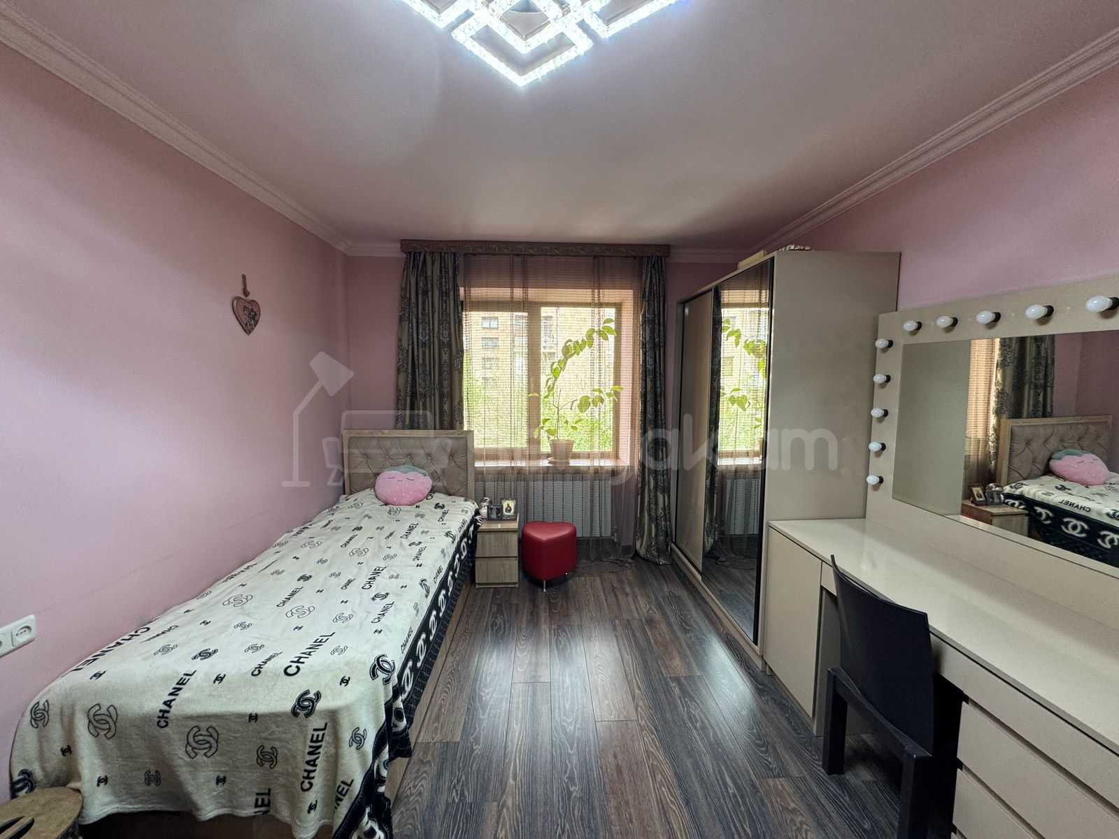 3 Սենյականոց Բնակարան Քարե Շենքում, 74քմ, 4/5 հարկ, Կապիտալ Վերանորոգված