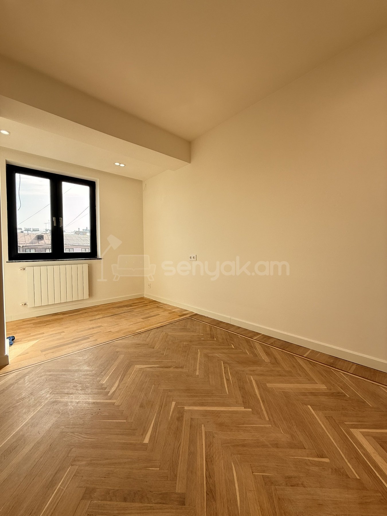 3 Սենյականոց Բնակարան Քարե Շենքում, 82քմ, 5/5 հարկ, Կապիտալ Վերանորոգված