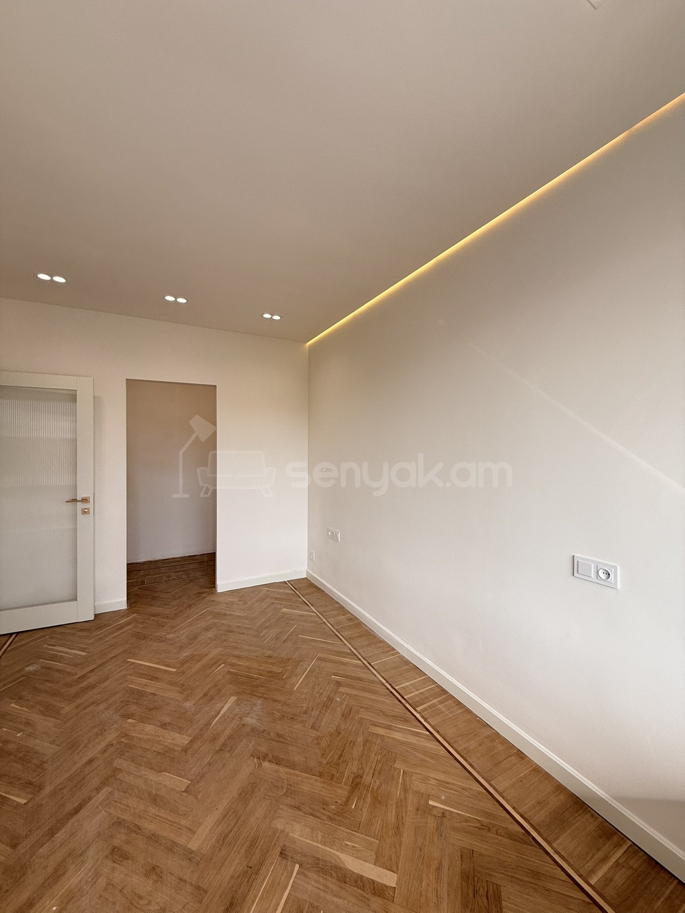 3 Սենյականոց Բնակարան Քարե Շենքում, 82քմ, 5/5 հարկ, Կապիտալ Վերանորոգված