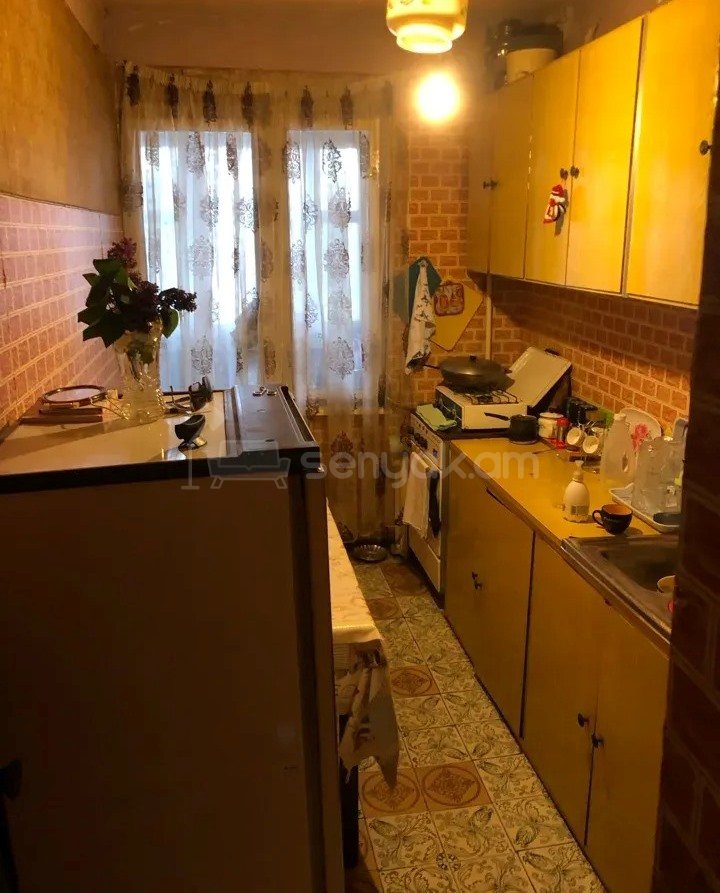 4 Սենյականոց Բնակարան, 93քմ, 2/9 հարկ, Պետական Վիճակում