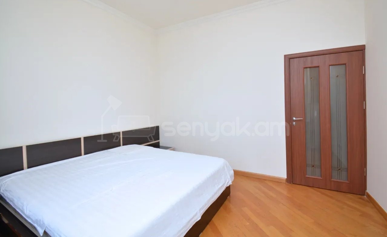 3 Սենյականոց Բնակարան Քարե Շենքում, 80քմ, 4/5 հարկ, Դիզայներական Վերանորոգված, Կահավորված