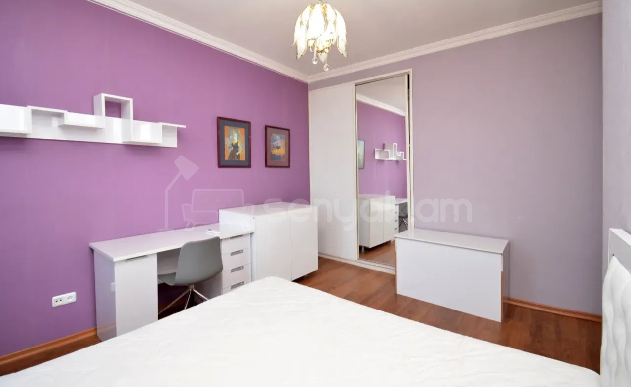 3 Սենյականոց Բնակարան Քարե Շենքում, 80քմ, 4/5 հարկ, Դիզայներական Վերանորոգված, Կահավորված