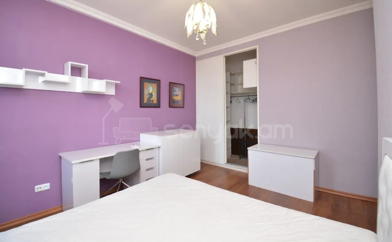 3 Սենյականոց Բնակարան Քարե Շենքում, 80քմ, 4/5 հարկ, Դիզայներական Վերանորոգված, Կահավորված