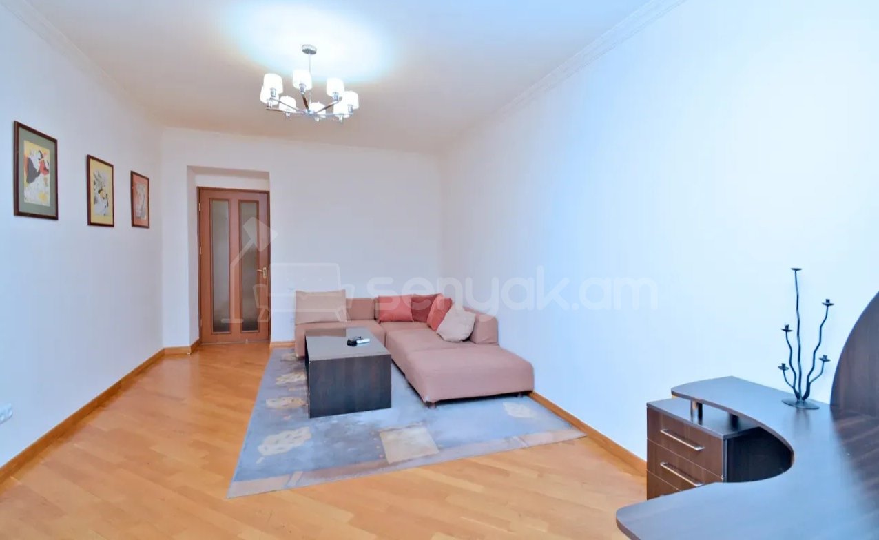 3 Սենյականոց Բնակարան Քարե Շենքում, 80քմ, 4/5 հարկ, Դիզայներական Վերանորոգված, Կահավորված