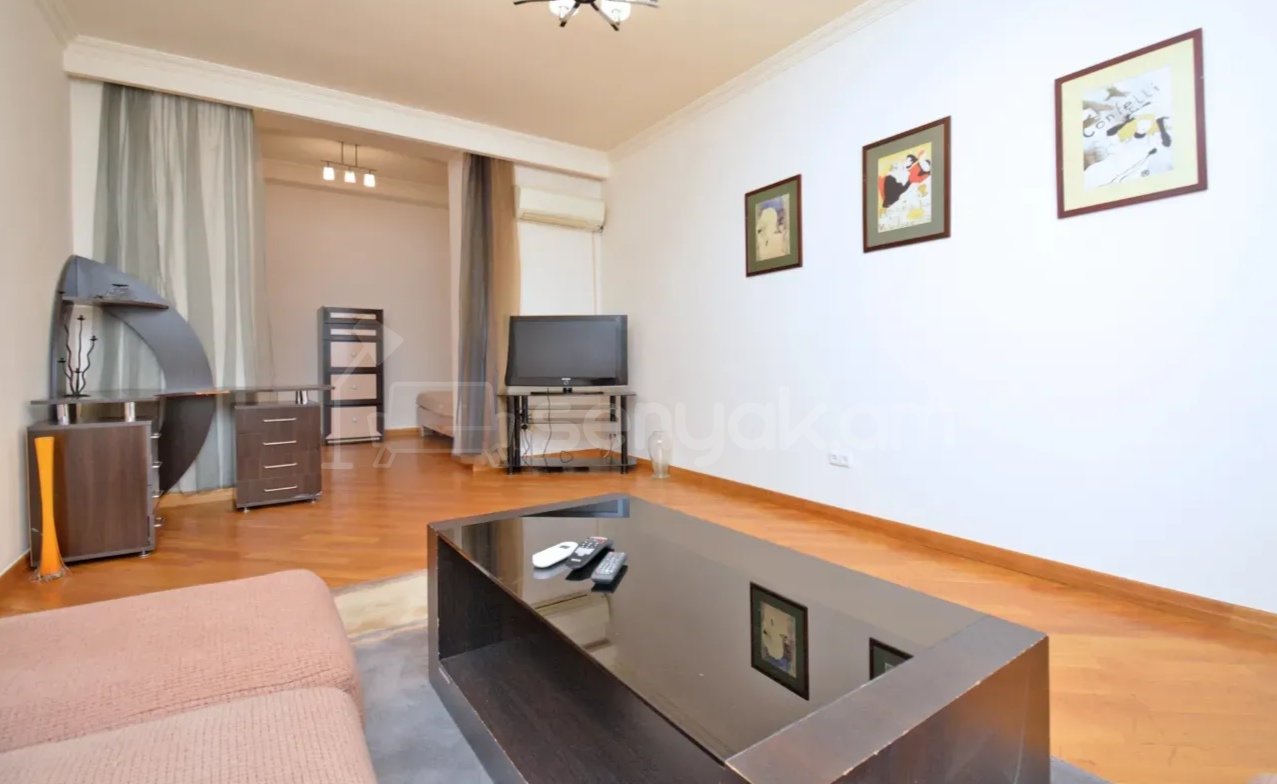 3 Սենյականոց Բնակարան Քարե Շենքում, 80քմ, 4/5 հարկ, Դիզայներական Վերանորոգված, Կահավորված