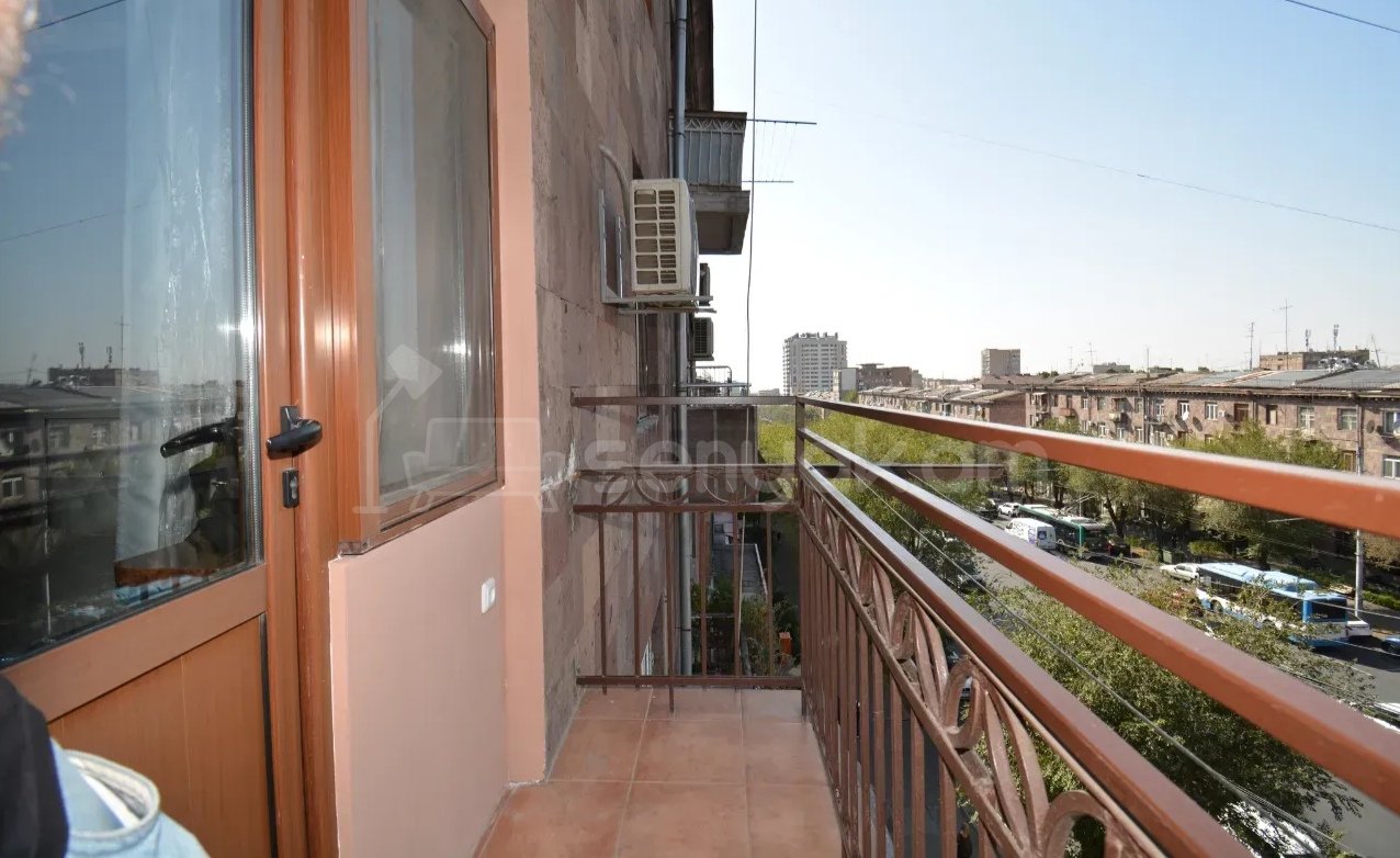 3 Սենյականոց Բնակարան Քարե Շենքում, 80քմ, 4/5 հարկ, Դիզայներական Վերանորոգված, Կահավորված