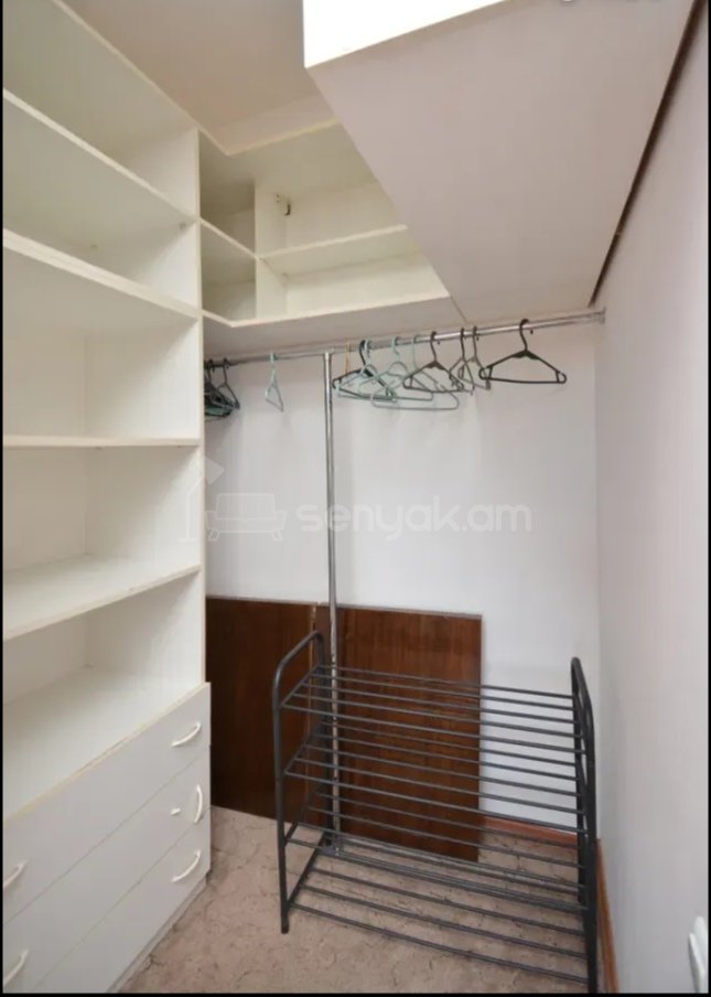 3 Սենյականոց Բնակարան Քարե Շենքում, 80քմ, 4/5 հարկ, Դիզայներական Վերանորոգված, Կահավորված