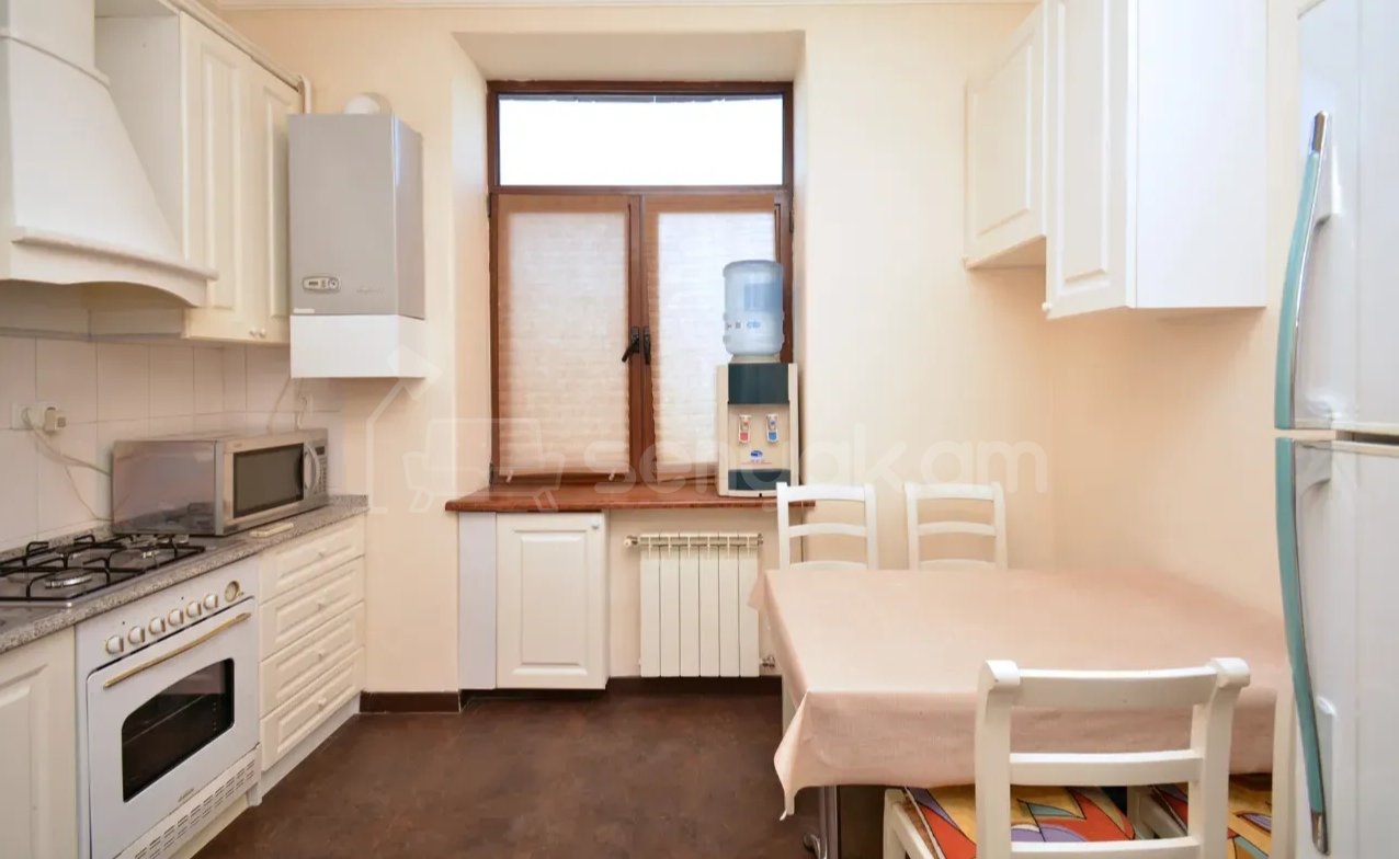 3 Սենյականոց Բնակարան Քարե Շենքում, 80քմ, 4/5 հարկ, Դիզայներական Վերանորոգված, Կահավորված