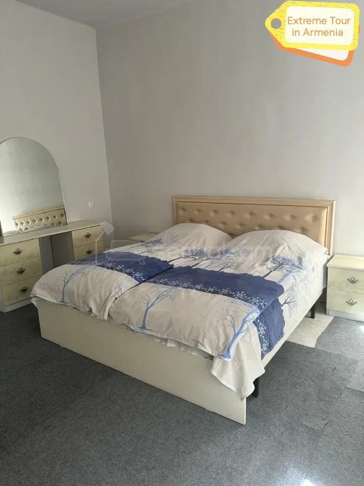 2 Սենյականոց Բնակարան Քարե Շենքում, 60քմ, 1/1 հարկ, Նորմալ Վիճակում, Կահավորված