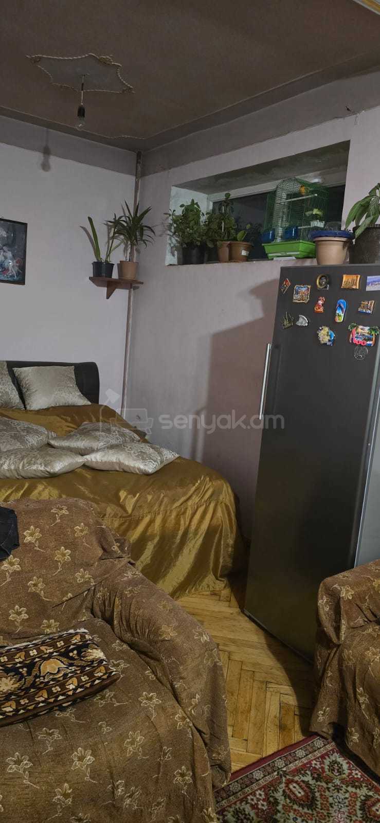 1 Սենյականոց Բնակարան Քարե Շենքում, 48քմ, 4/5 հարկ, Պետական Վիճակում