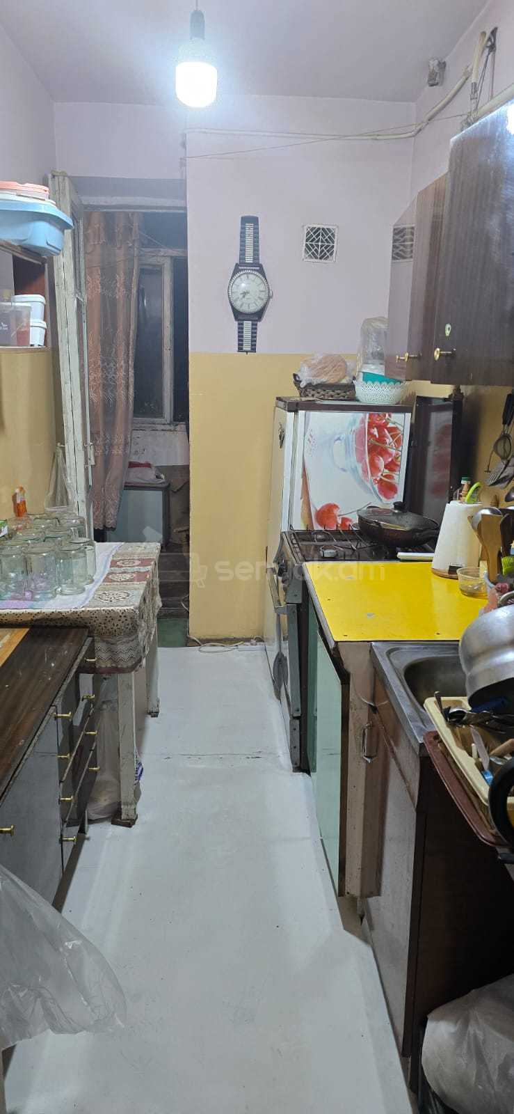 1 Սենյականոց Բնակարան Քարե Շենքում, 48քմ, 4/5 հարկ, Պետական Վիճակում