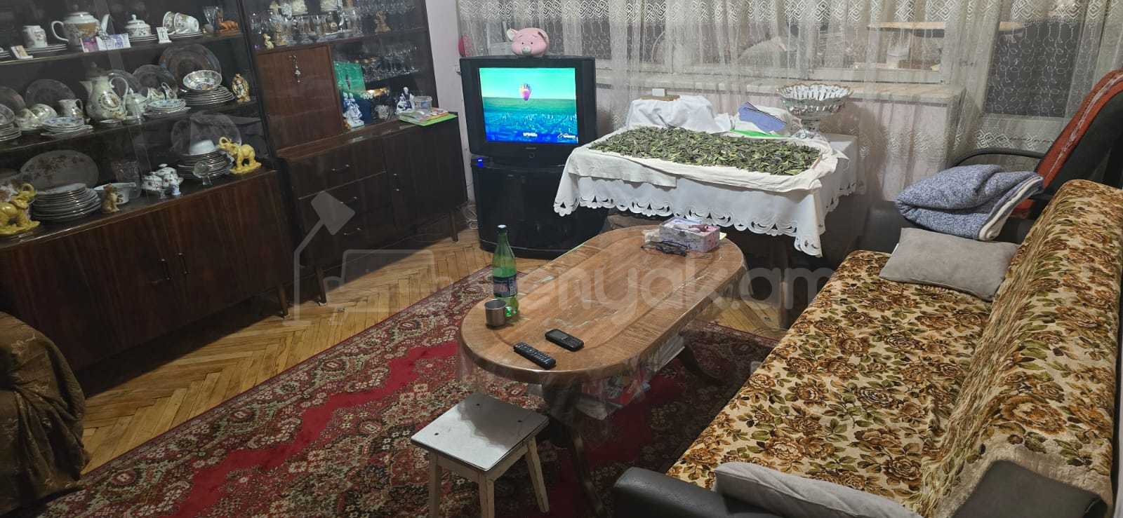 1 Սենյականոց Բնակարան Քարե Շենքում, 48քմ, 4/5 հարկ, Պետական Վիճակում