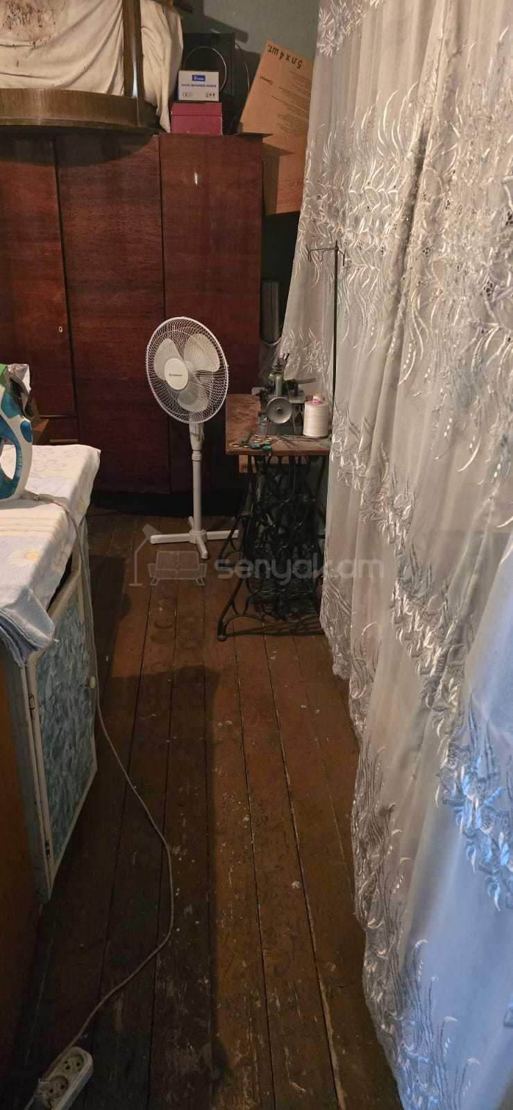 1 Սենյականոց Բնակարան Քարե Շենքում, 48քմ, 4/5 հարկ, Պետական Վիճակում