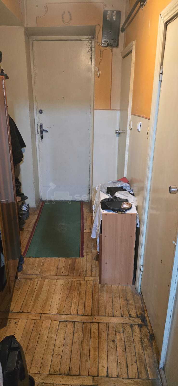 1 Սենյականոց Բնակարան Քարե Շենքում, 48քմ, 4/5 հարկ, Պետական Վիճակում