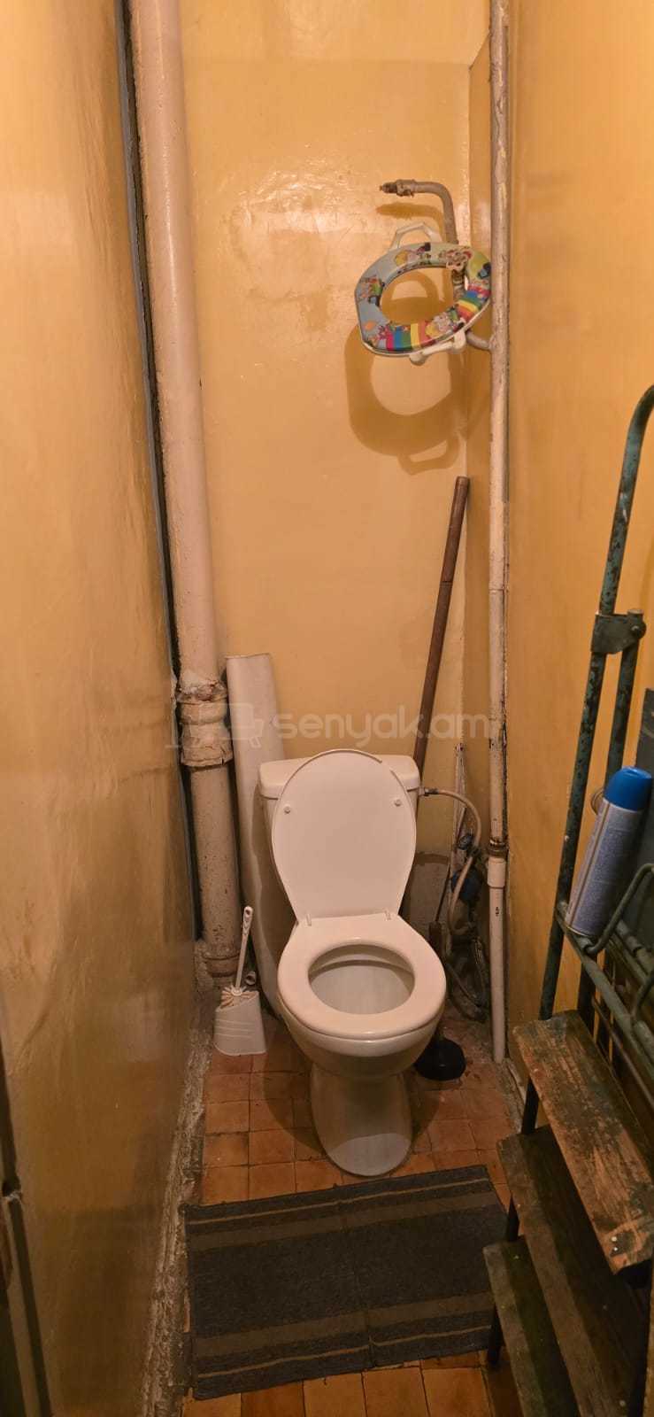 1 Սենյականոց Բնակարան Քարե Շենքում, 48քմ, 4/5 հարկ, Պետական Վիճակում