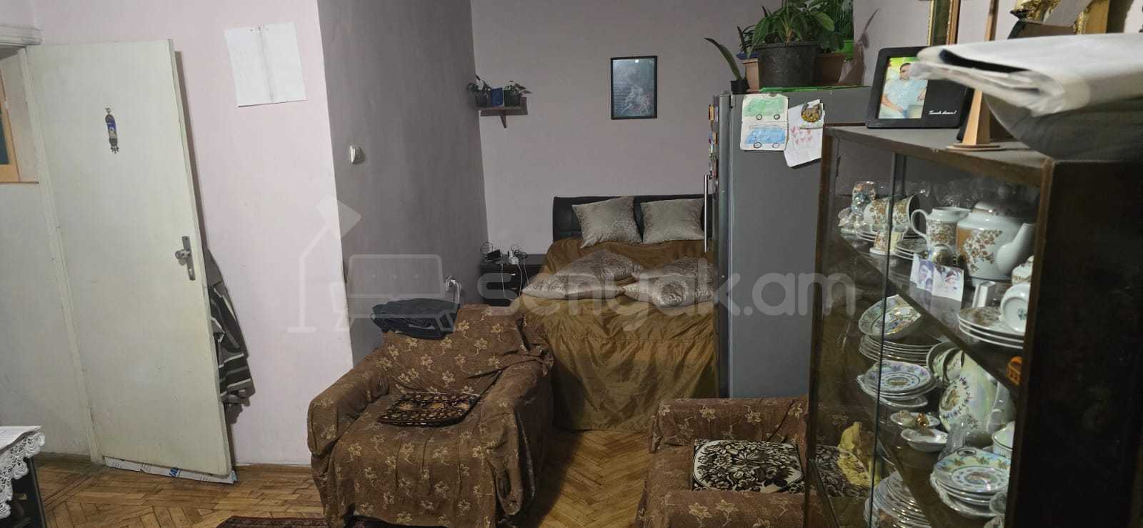 1 Սենյականոց Բնակարան Քարե Շենքում, 48քմ, 4/5 հարկ, Պետական Վիճակում