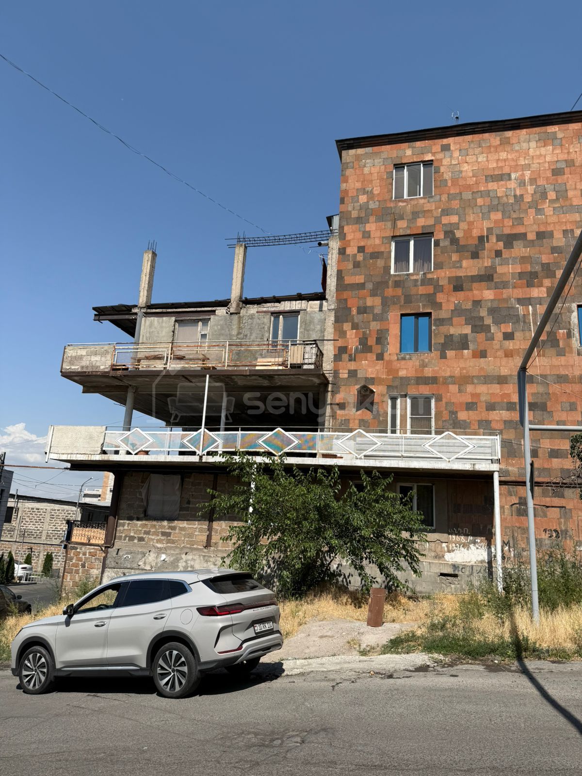 3 Սենյականոց Բնակարան Քարե Շենքում, 79քմ, 4/5 հարկ, Նորմալ Վիճակում