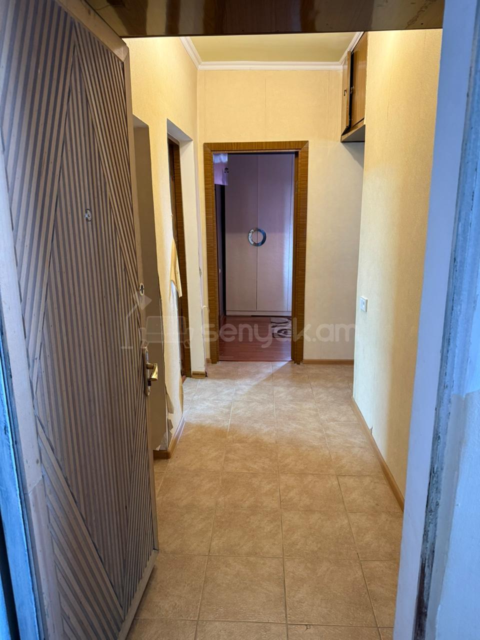 3 Սենյականոց Բնակարան Քարե Շենքում, 79քմ, 4/5 հարկ, Նորմալ Վիճակում